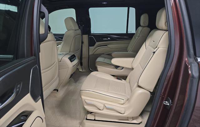 Used 2023 Cadillac Escalade ESV Premium Luxury w/ Performance Package AWD/4WD image 17