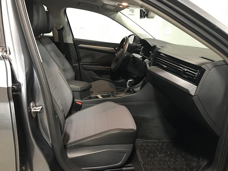 Used 2025 Volkswagen Jetta SE image 13