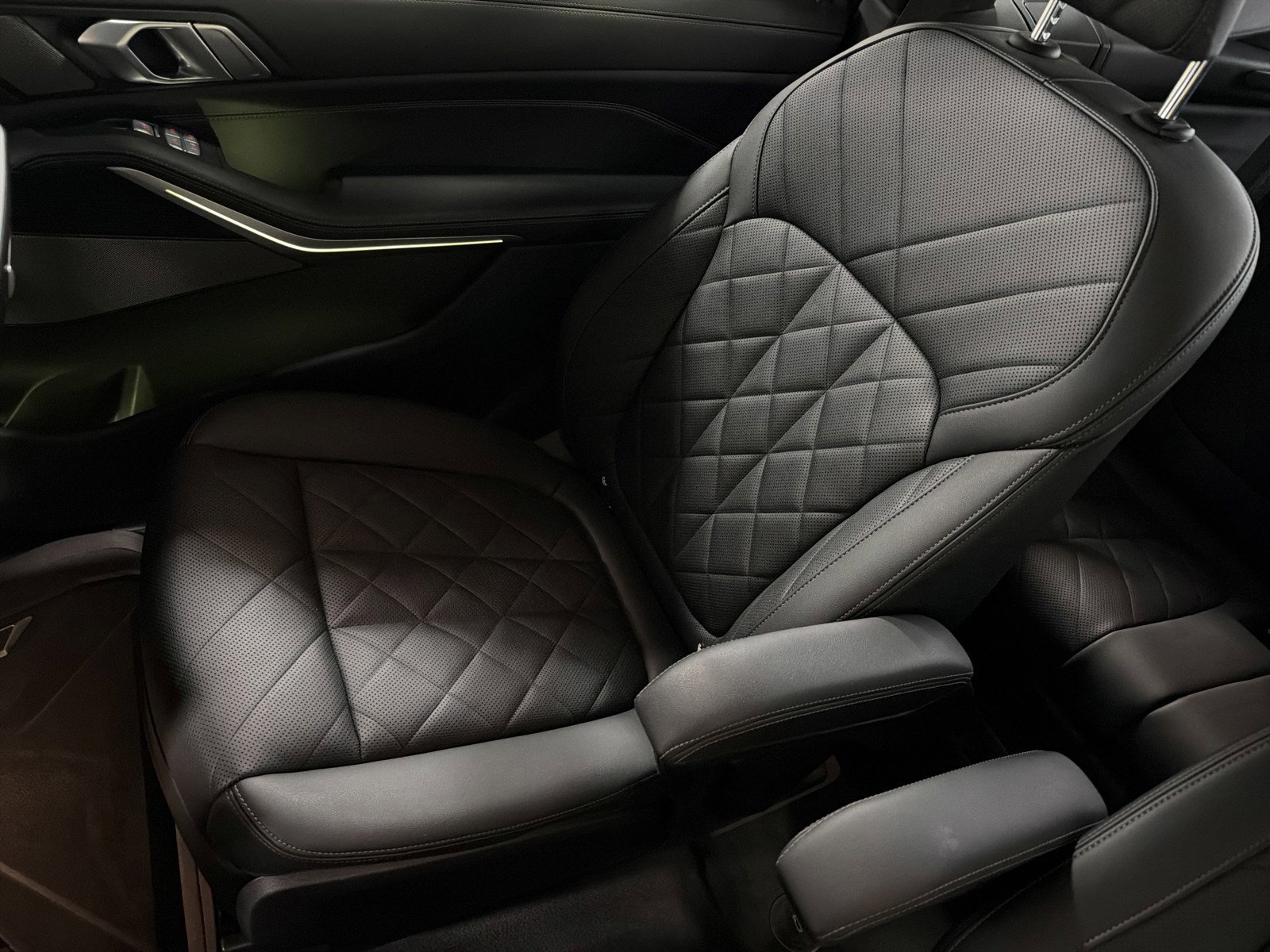 Used 2023 BMW X7 xDrive40i w/ Executive Package image 12