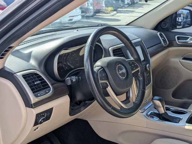 Used 2017 Jeep Grand Cherokee Laredo w/ Quick Order Package 2BE image 7