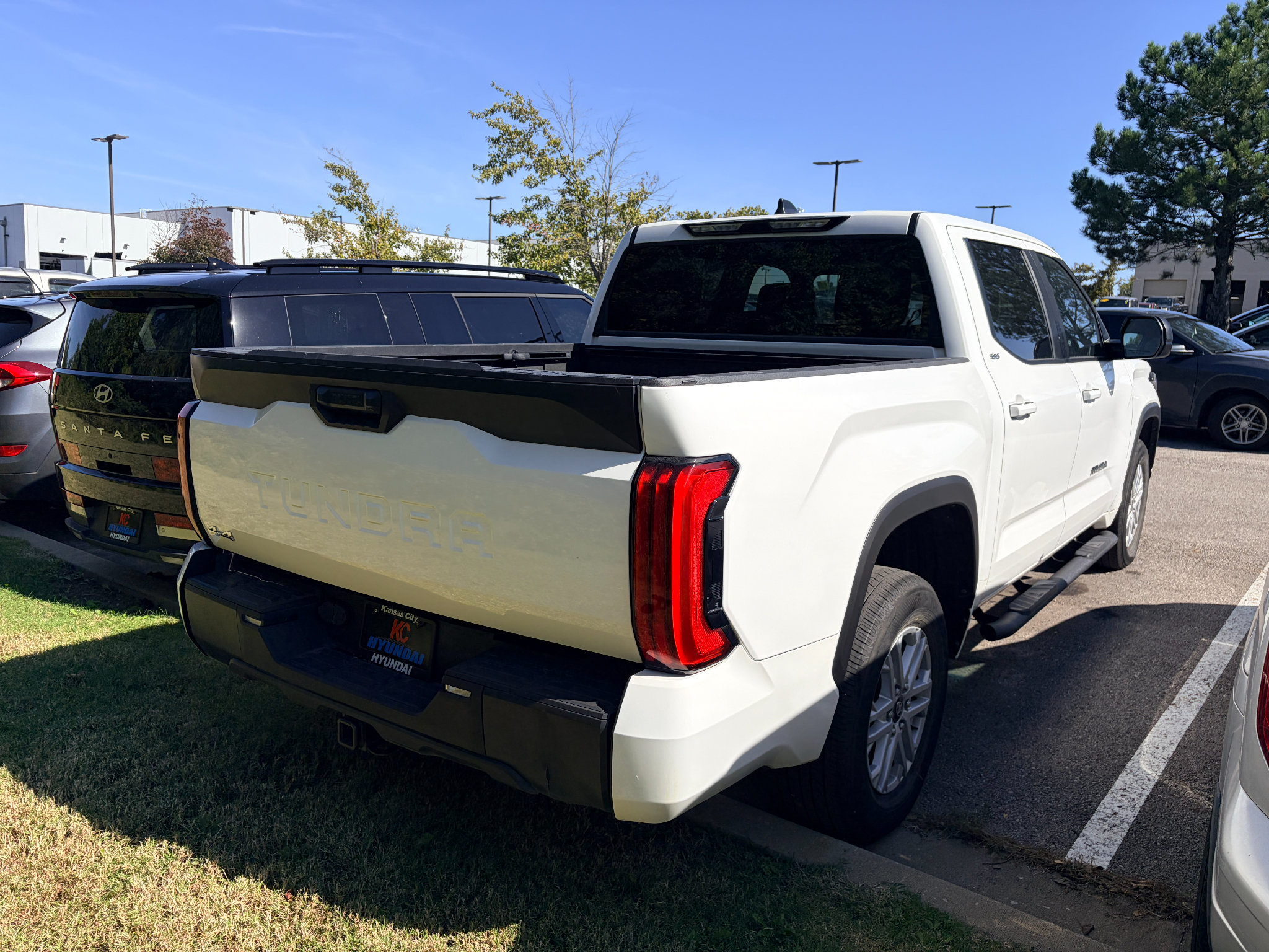 Used 2025 Toyota Tundra SR5 w/ SR5 Premium Package AWD/4WD image 5