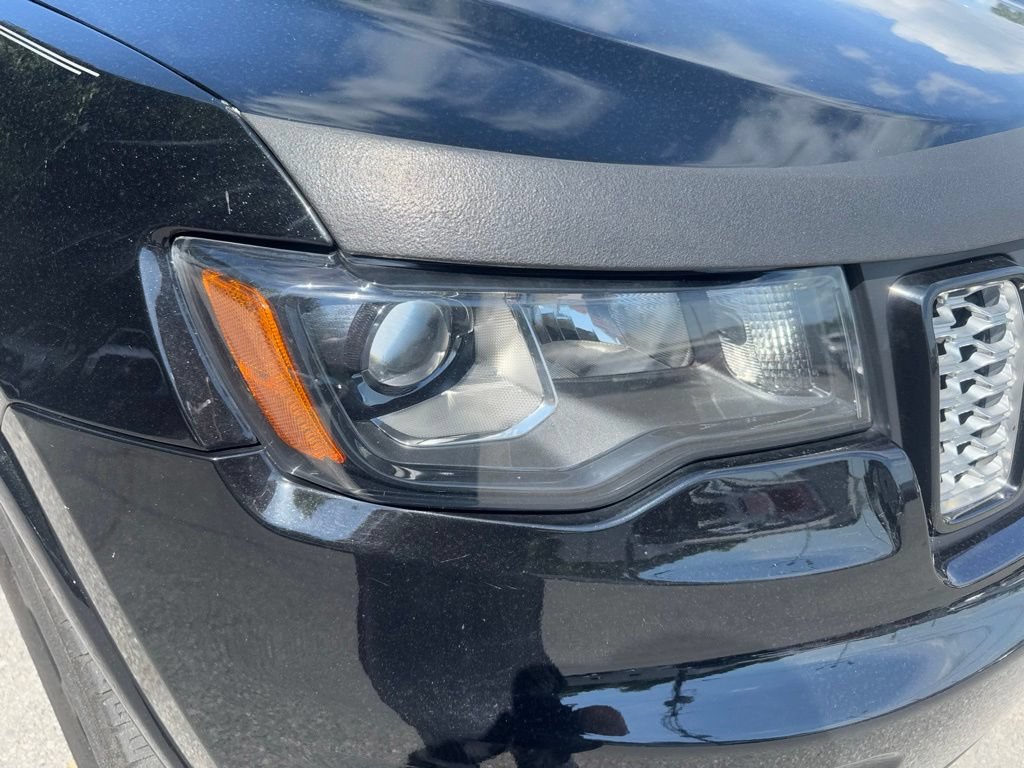 Used 2018 Jeep Grand Cherokee Altitude AWD/4WD image 7