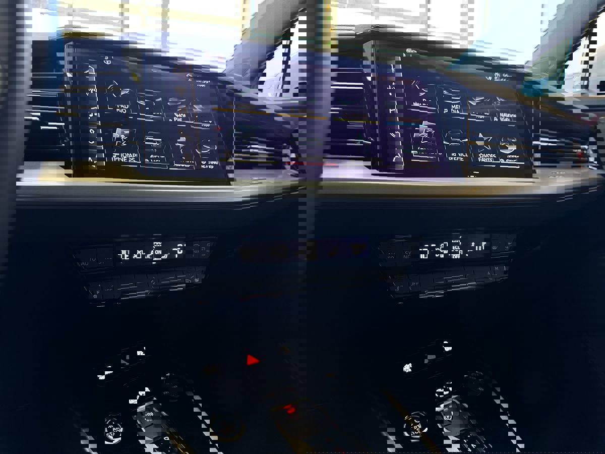 Used 2024 Audi Q4 e-tron Premium Plus w/ Premium Plus image 32