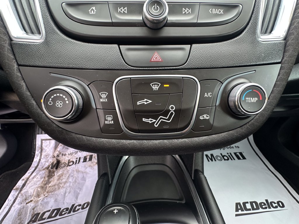 Used 2017 Chevrolet Malibu LT FWD image 14