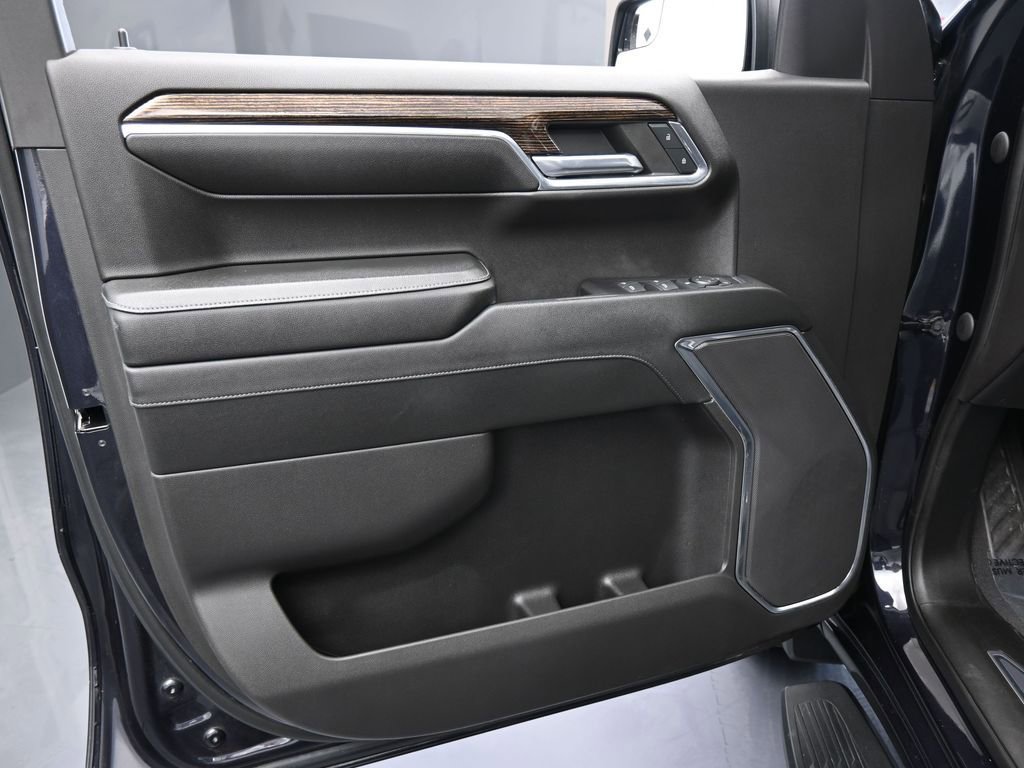 Used 2023 GMC Sierra 1500 Elevation w/ LPO, Elevation Black Package image 15