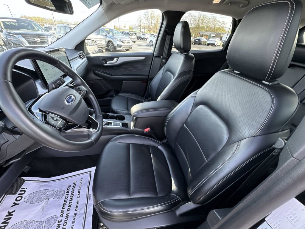 Used 2025 Ford Escape Platinum AWD/4WD image 11