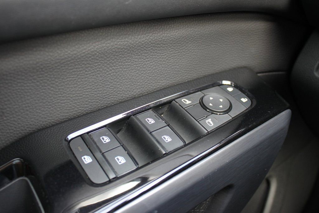 Used 2023 Nissan Pathfinder SL w/ Lighting Package (N92) image 16