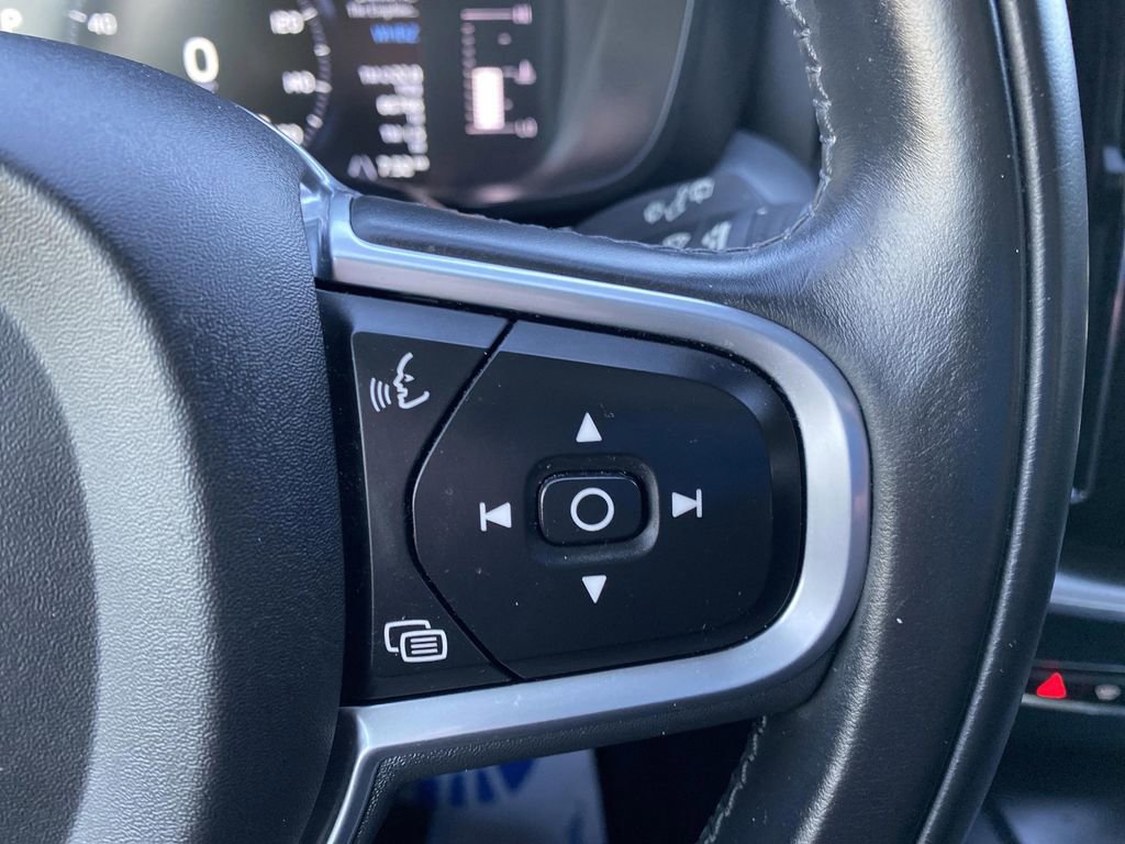 Used 2019 Volvo XC60 T5 Momentum w/ Premium Package image 35
