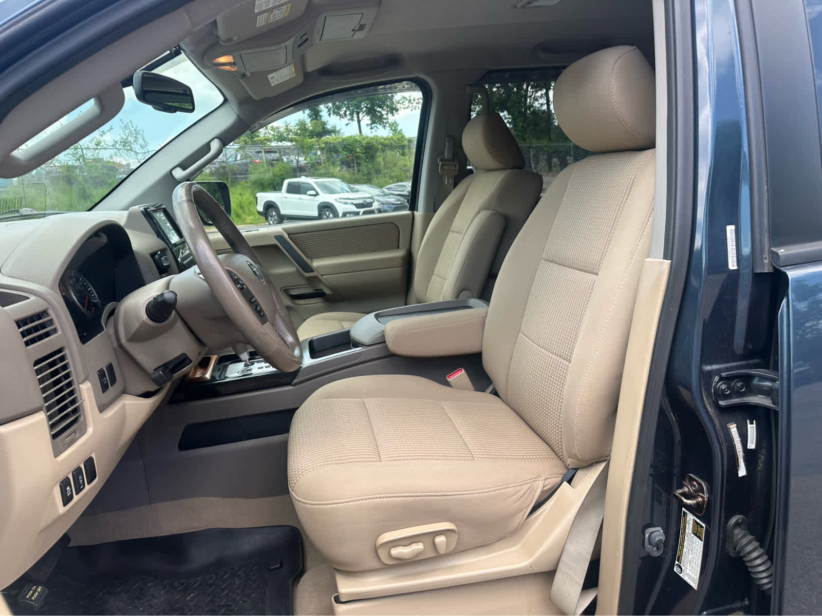 Used 2014 Nissan Titan SV w/ SV Value Truck Package AWD/4WD image 10
