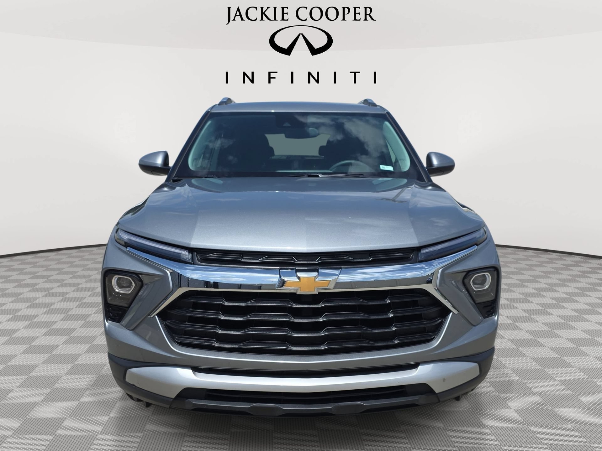 Used 2025 Chevrolet TrailBlazer LT AWD/4WD image 2