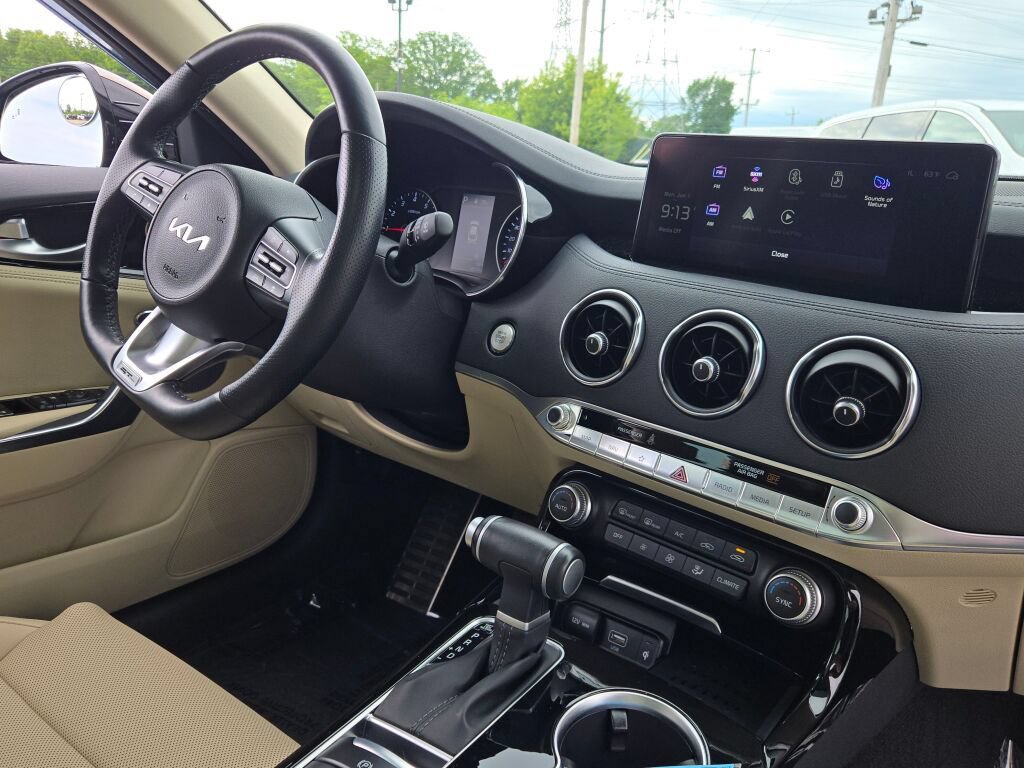 Used 2023 Kia Stinger GT-Line w/ Sun & Sound Package AWD/4WD image 9