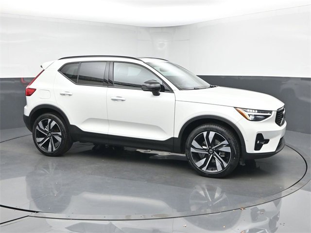 Used 2024 Volvo XC40 B5 Plus image 52
