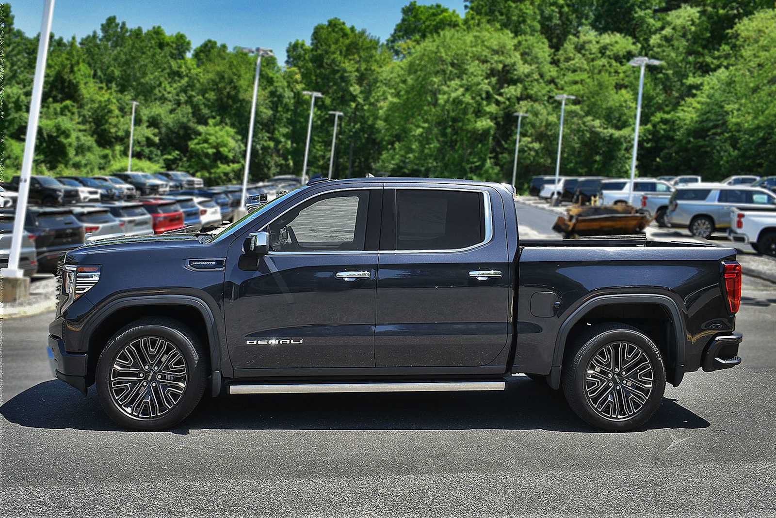 Used 2022 GMC Sierra 1500 Denali Ultimate AWD/4WD image 5