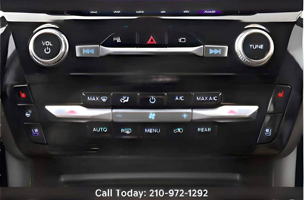 Used 2023 Ford Explorer King Ranch w/ Technology Package RWD image 15