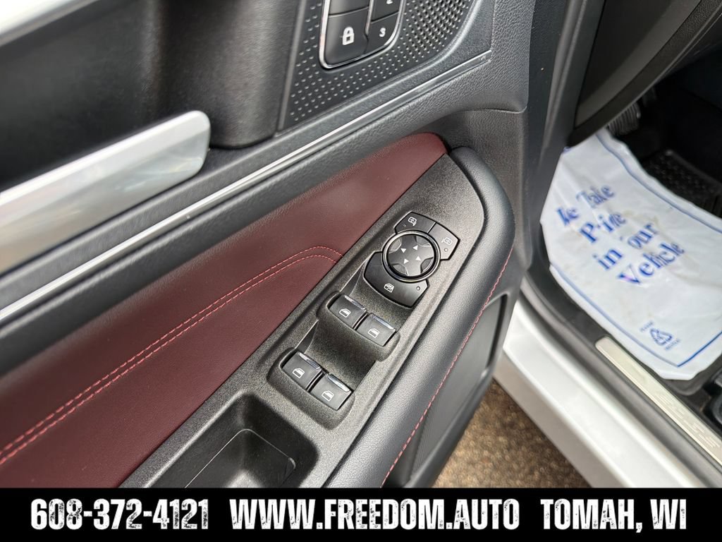Used 2022 Ford Edge Titanium w/ Equipment Group 301A AWD/4WD image 11