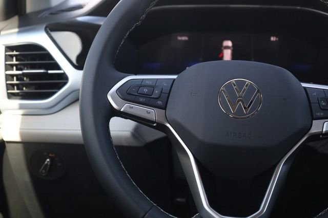 New 2026 Volkswagen Taos SE image 10