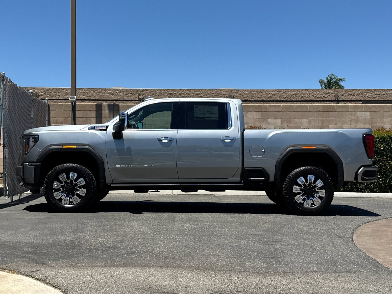 New 2026 GMC Sierra 3500 Denali w/ Denali Reserve Package AWD/4WD image 7