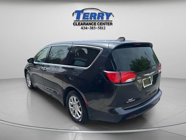 Used 2022 Chrysler Voyager LX FWD image 4