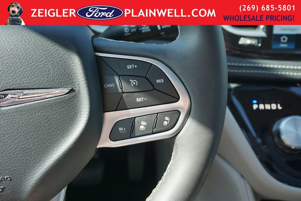 Used 2024 Chrysler Pacifica Limited FWD image 29