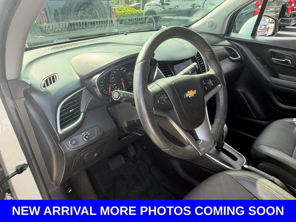 Used 2022 Chevrolet Trax LT w/ LT Convenience Package FWD image 10