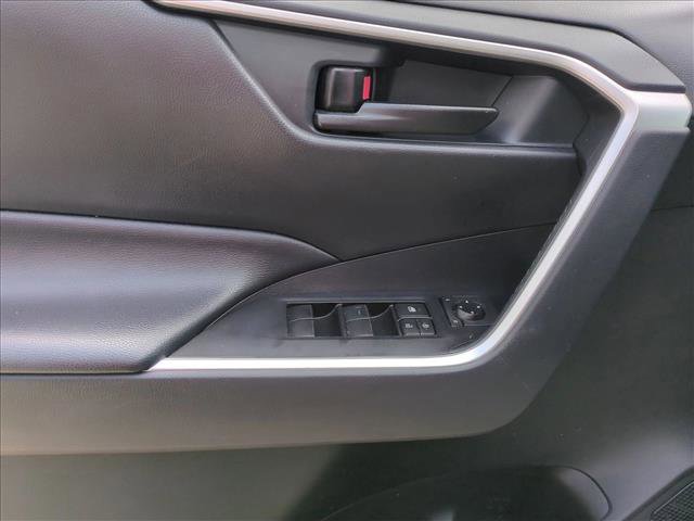 Used 2019 Toyota RAV4 LE FWD image 11