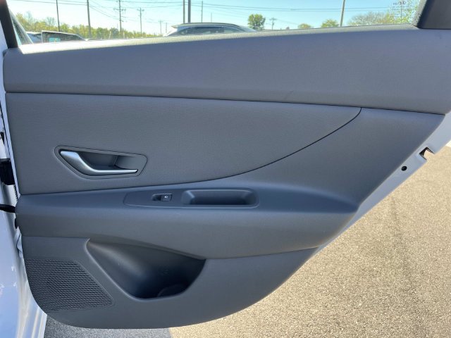 Certified 2025 Hyundai Elantra SEL FWD image 21