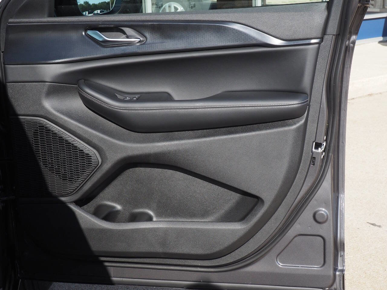 New 2025 Jeep Grand Cherokee Altitude image 12