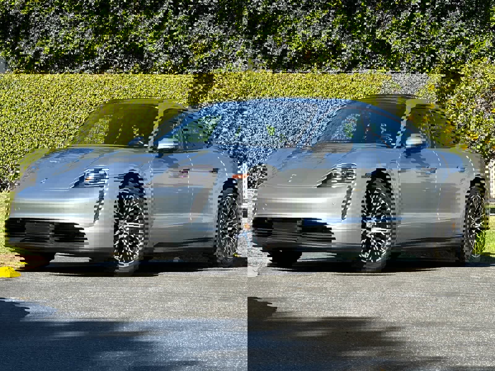 Used 2022 Porsche Taycan image 1