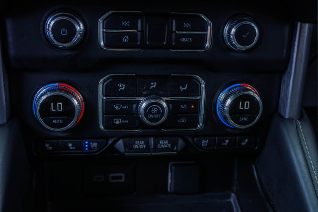 Used 2024 GMC Yukon XL SLT RWD image 28