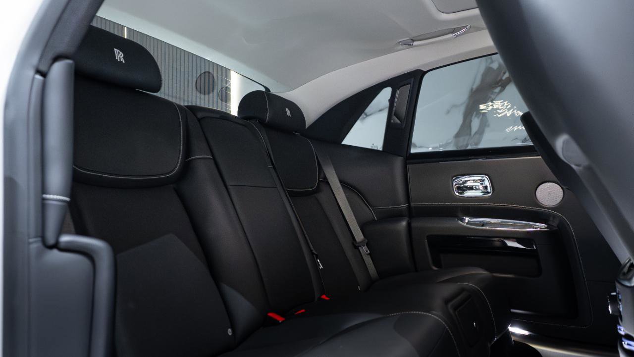 Used 2017 Rolls-Royce Ghost image 37