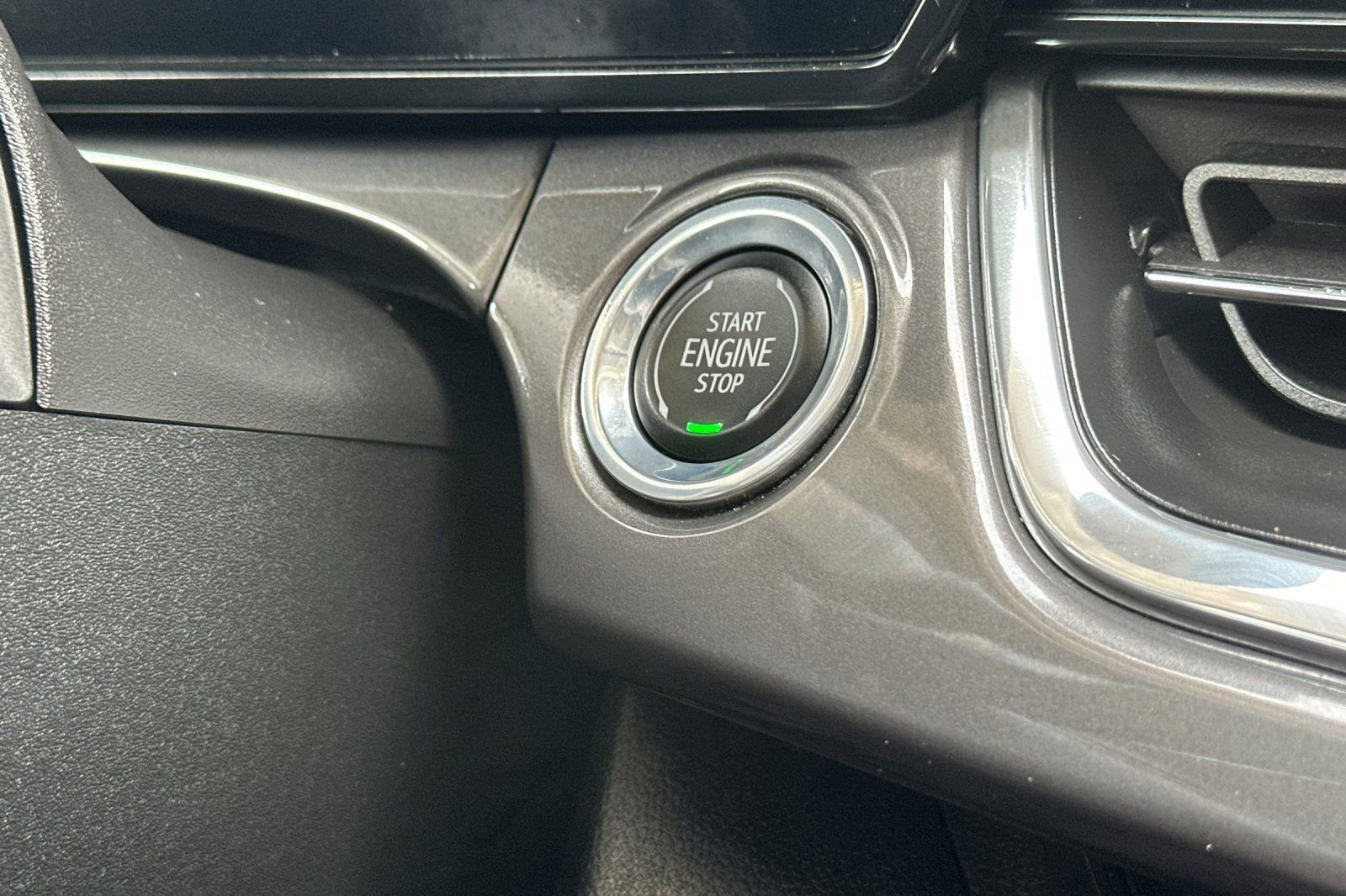 Used 2024 Chevrolet Trax ACTIV w/ Sunroof Package image 22