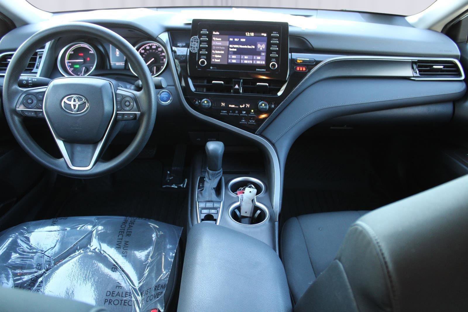 Used 2021 Toyota Camry LE image 2