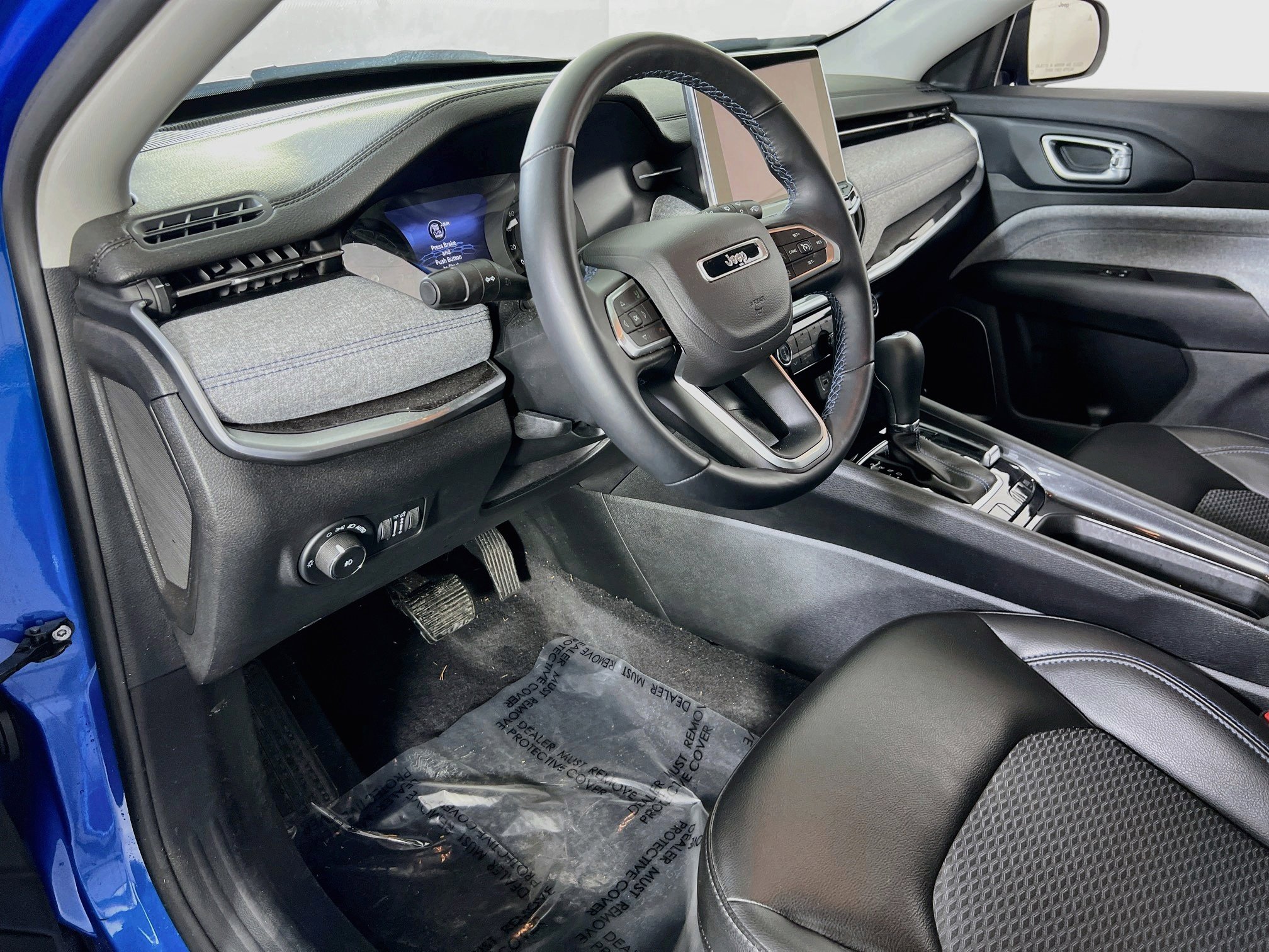 Used 2022 Jeep Compass Latitude w/ Sun and Sound Group AWD/4WD image 9