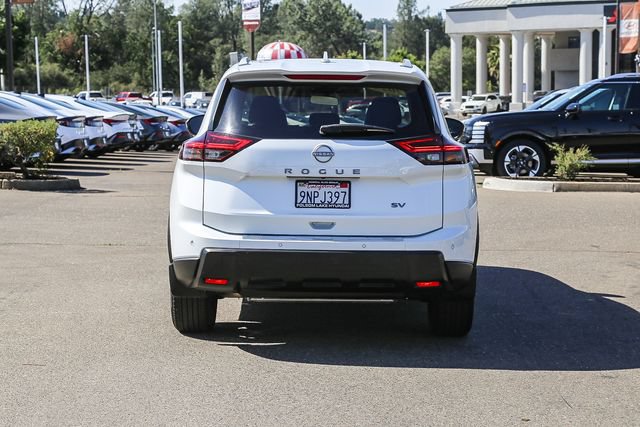 Used 2024 Nissan Rogue SV w/ SV Premium Package FWD image 4