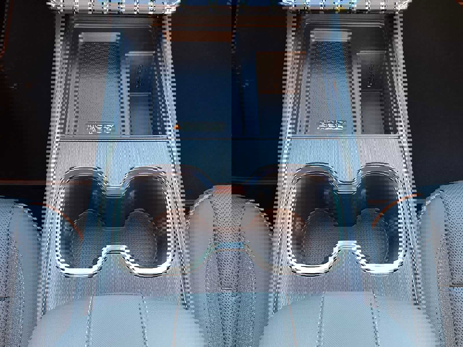 New 2026 GMC Acadia AT4 w/ LPO, Floor Liner Package image 33