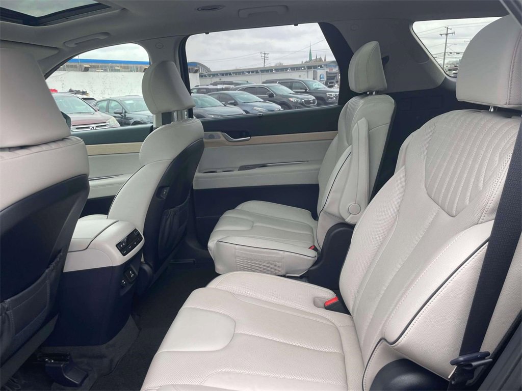 Used 2023 Hyundai Palisade Limited image 12