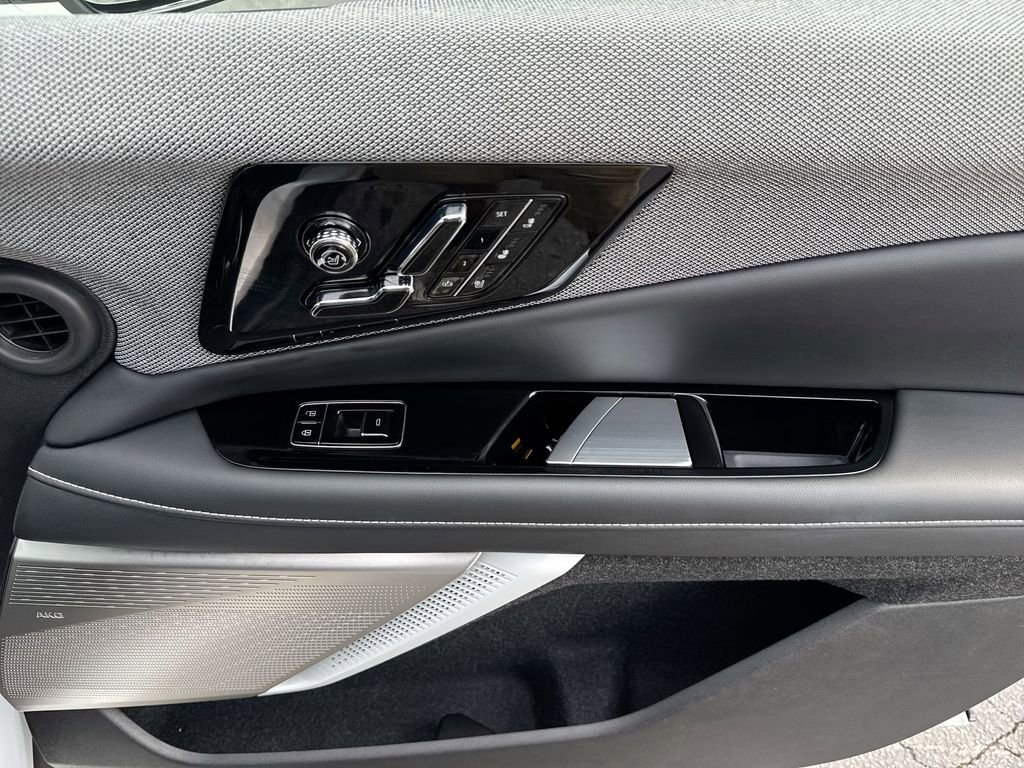 Used 2025 Cadillac Optiq Sport 2 image 31