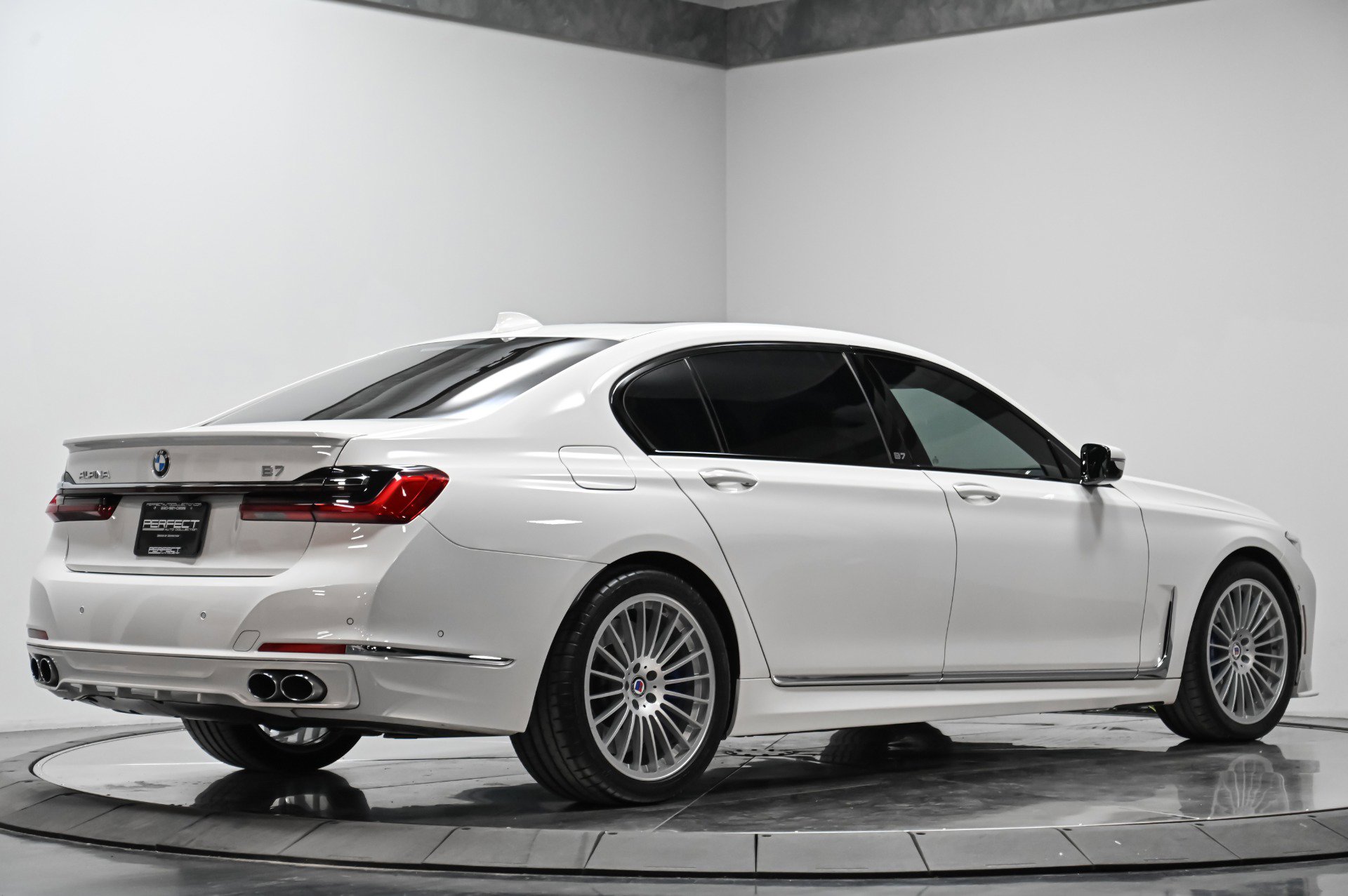 Used 2022 BMW ALPINA B7 xDrive w/ Luxury Rear Seating Package AWD/4WD image 12