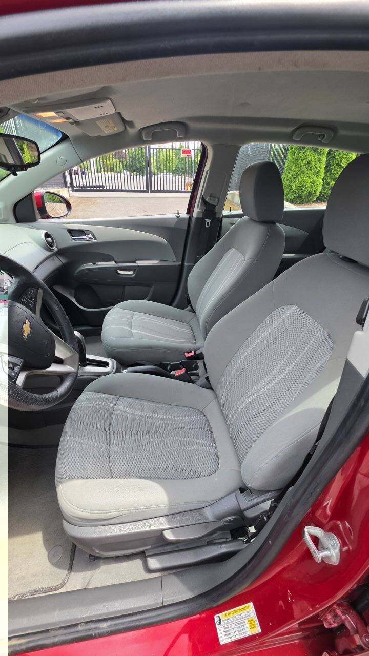 Used 2012 Chevrolet Sonic LT FWD image 10