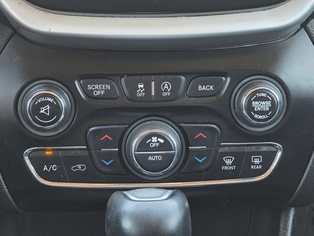 Used 2018 Jeep Cherokee Trailhawk AWD/4WD image 14