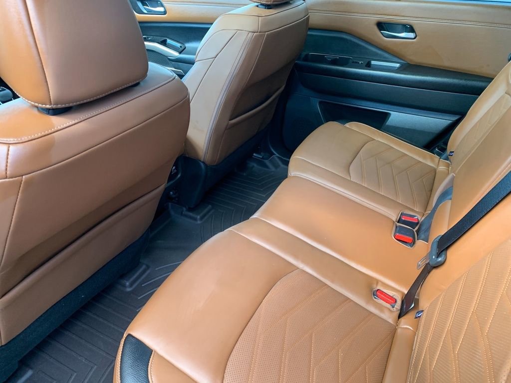 Used 2024 Nissan Pathfinder Platinum w/ Cargo Package image 14