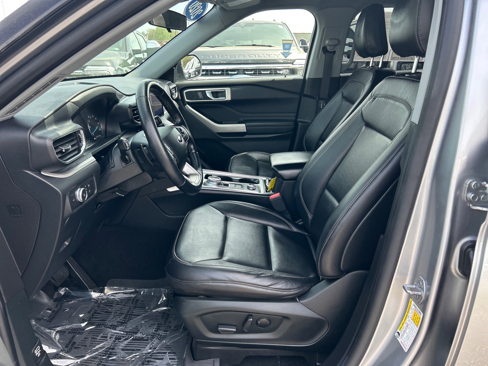 Certified 2020 Ford Explorer XLT w/ Equipment Group 202A AWD/4WD image 8