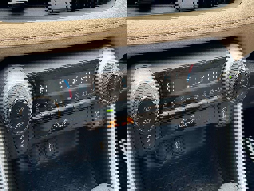 Used 2023 Toyota RAV4 XLE w/ Convenience Package image 16