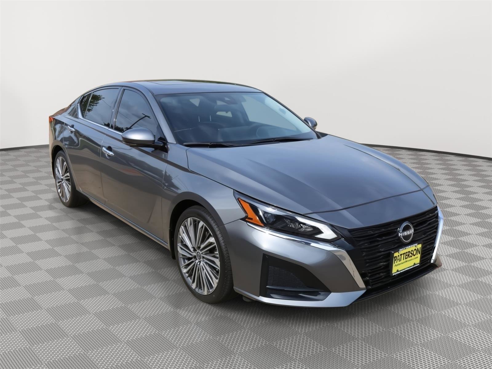 Used 2025 Nissan Altima 2.5 SL FWD image 2