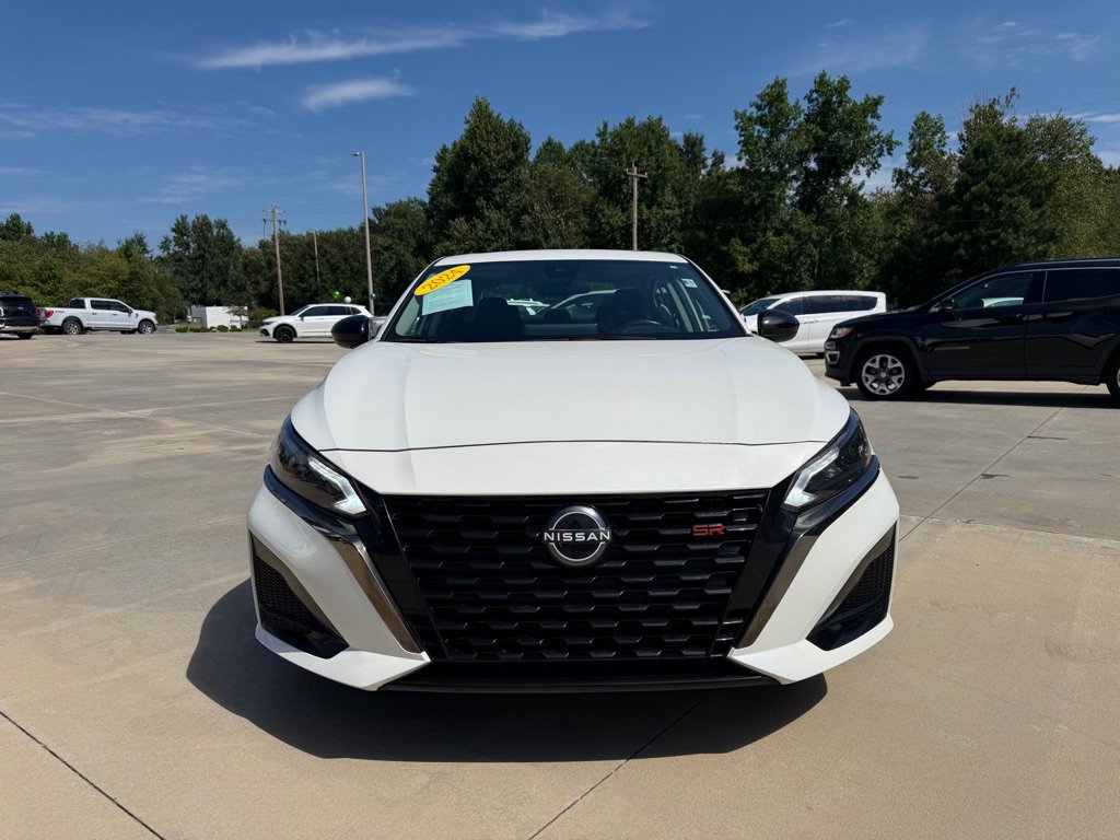 Used 2024 Nissan Altima 2.5 SR w/ SR Premium Package FWD image 2