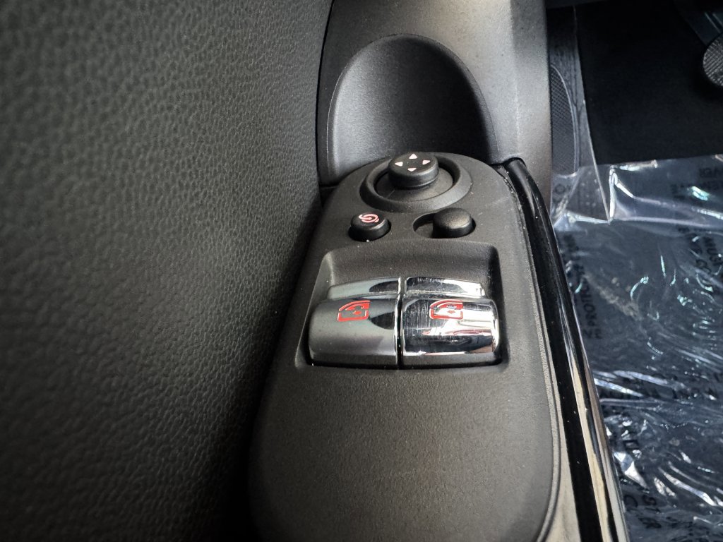 Used 2024 MINI Cooper 2-Door Hardtop FWD image 26