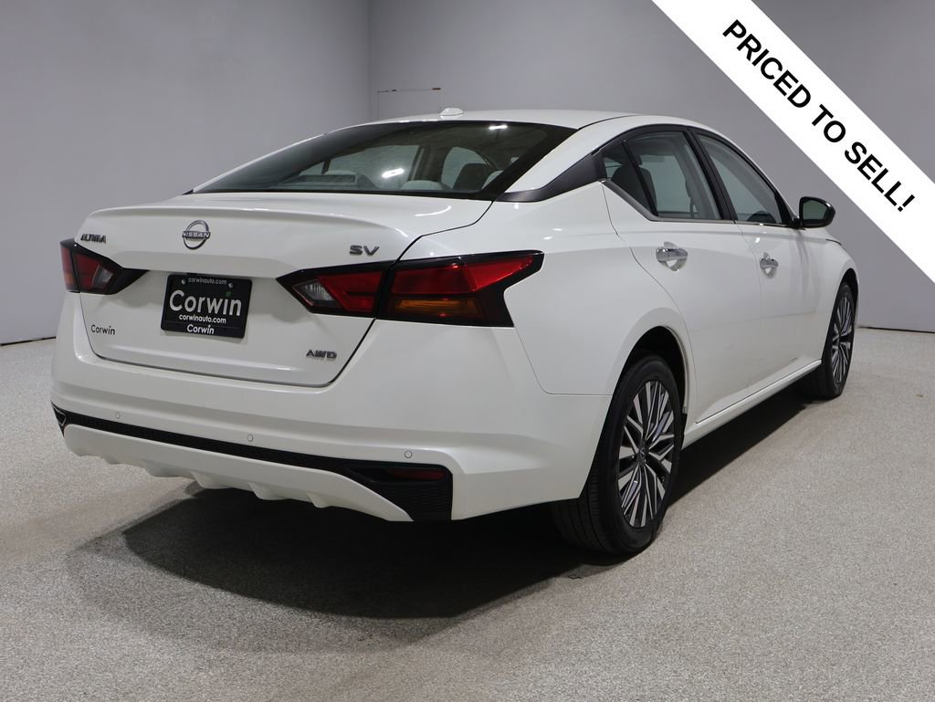 Used 2024 Nissan Altima 2.5 SV AWD/4WD image 2