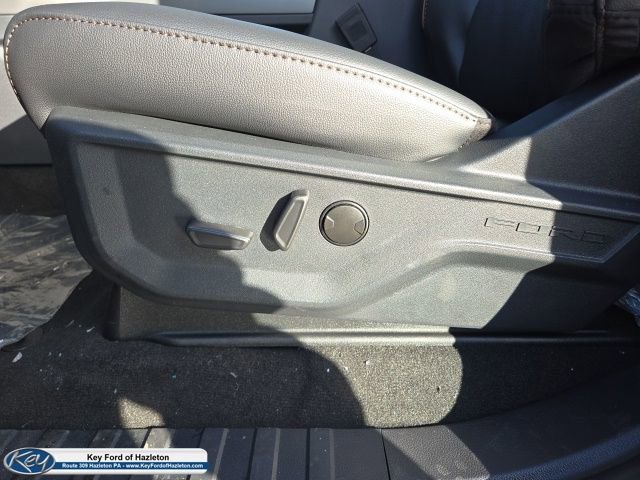 New 2026 Ford F350 Lariat w/ FX4 Off-Road Package image 90