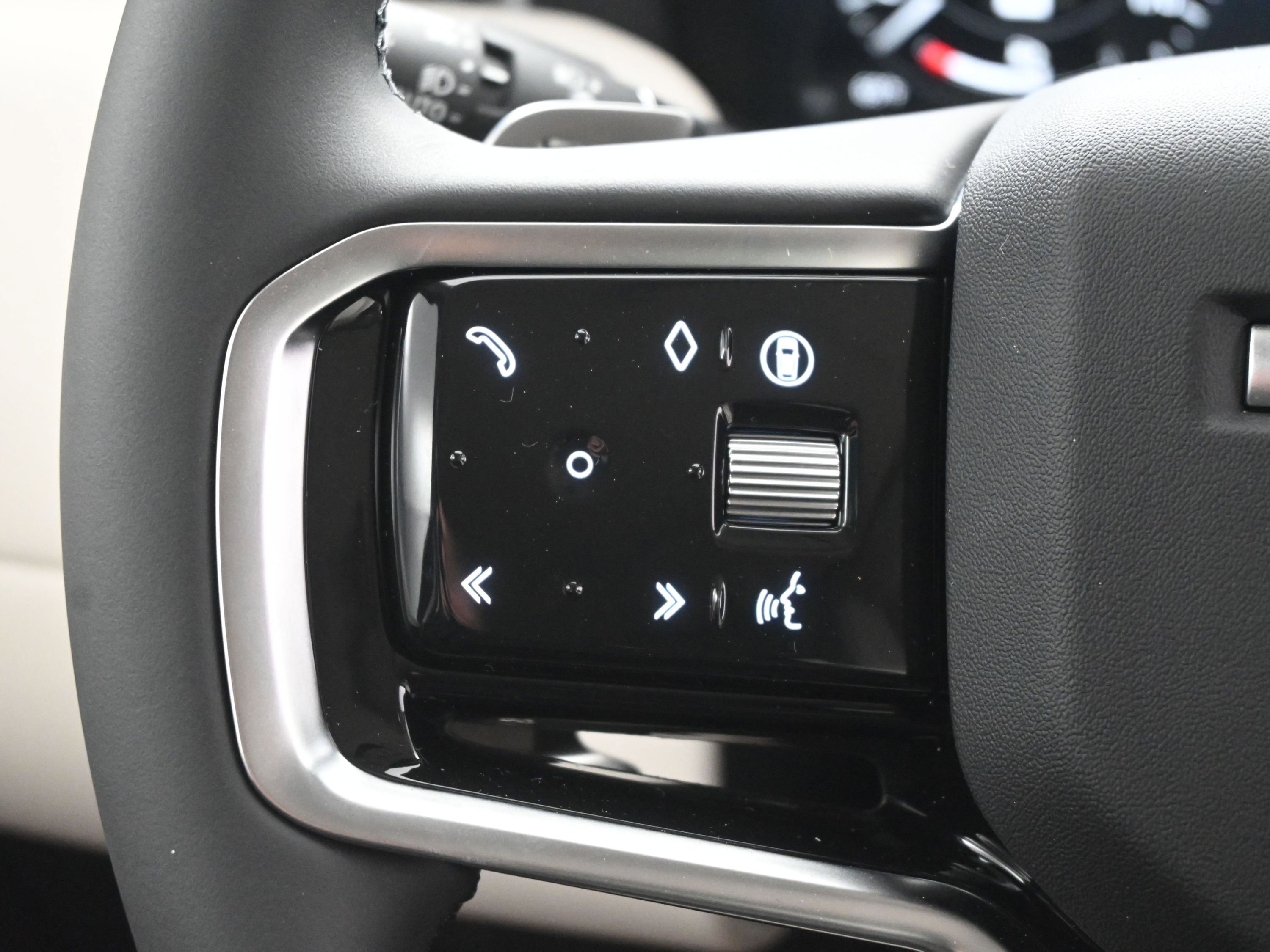 New 2025 Land Rover Discovery Sport S image 18