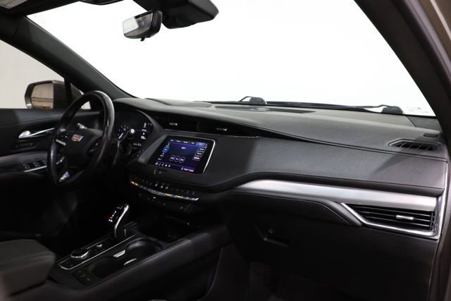 Used 2020 Cadillac XT4 Premium Luxury w/ Technology Package FWD image 16